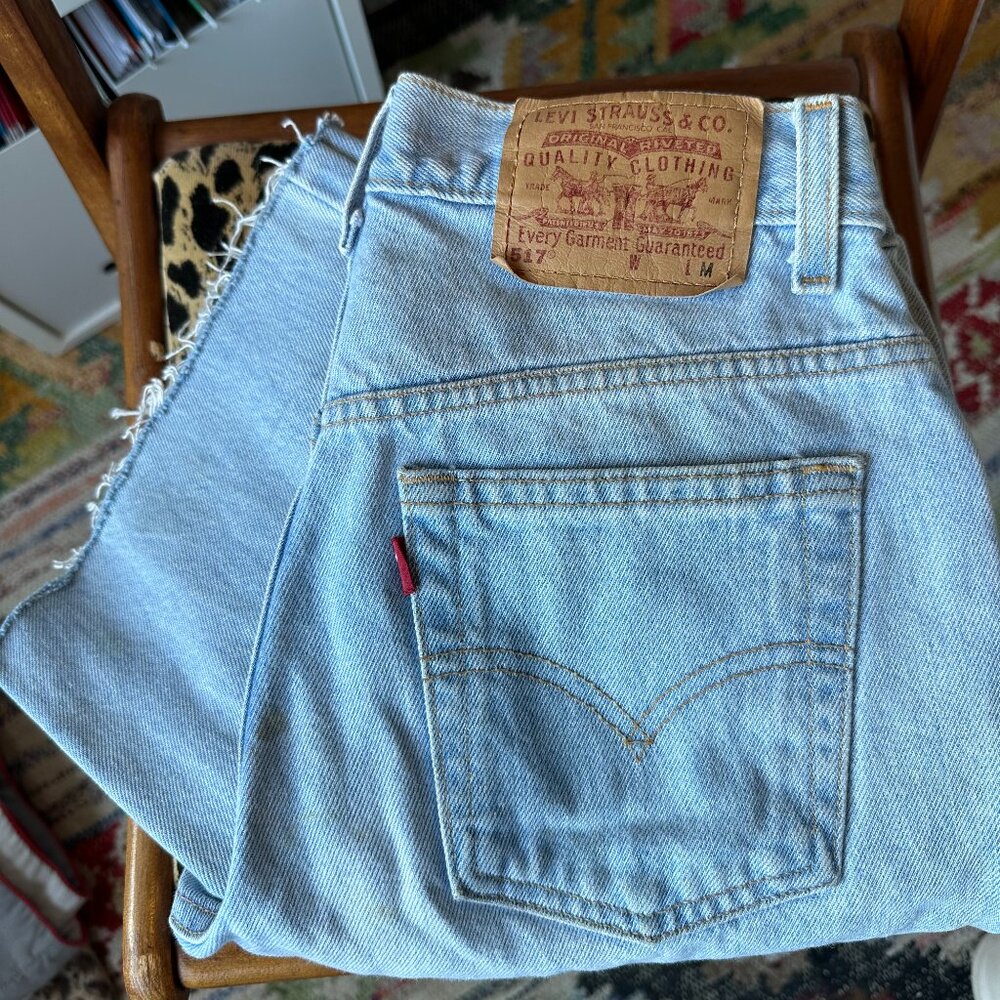 VINTAGE LEVI 517! Good butt jeans!
